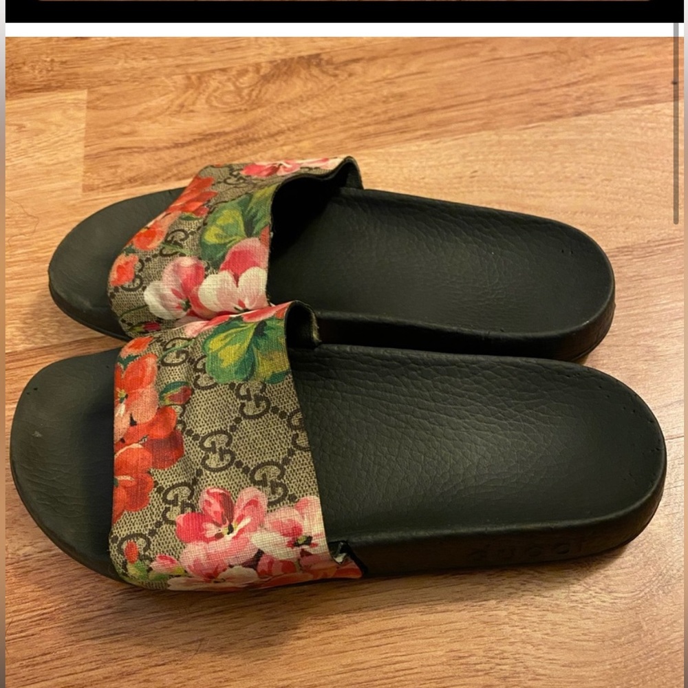 Gucci bloom slides